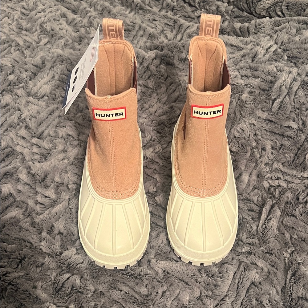 BRAND NEW Hunter Womens Tan/Blush and Cream Boots